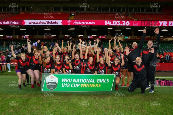 061225 - Cardiff Quins v Gwylliad Meirionnydd - WRU Girls U18 Hub Final - Gwylliad Meirionnydd celebrate winning the trophy