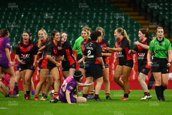 061225 - Cardiff Quins v Gwylliad Meirionnydd - WRU Girls U18 Hub Final - Gwylliad Meirionnydd celebrate winning the game at the final whistle