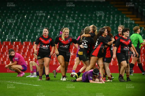 061225 - Cardiff Quins v Gwylliad Meirionnydd - WRU Girls U18 Hub Final - Gwylliad Meirionnydd celebrate winning the game at the final whistle