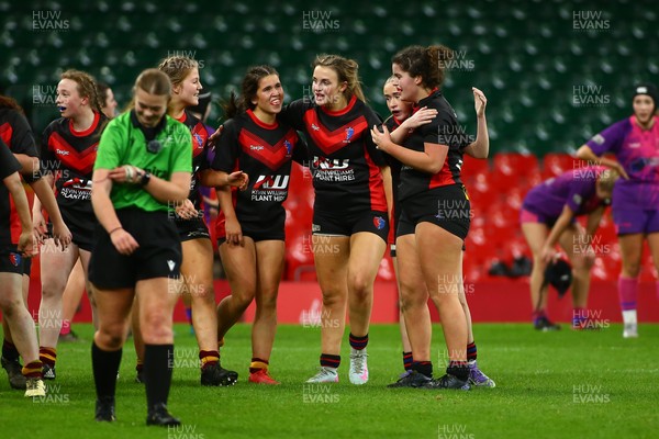 061225 - Cardiff Quins v Gwylliad Meirionnydd - WRU Girls U18 Hub Final - Gwylliad Meirionnydd celebrate winning the game at the final whistle