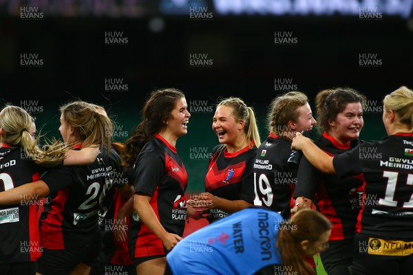 061225 - Cardiff Quins v Gwylliad Meirionnydd - WRU Girls U18 Hub Final - Gwylliad Meirionnydd celebrate winning the game at the final whistle