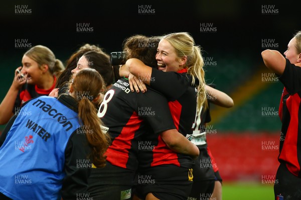061225 - Cardiff Quins v Gwylliad Meirionnydd - WRU Girls U18 Hub Final - Gwylliad Meirionnydd celebrate winning the game at the final whistle