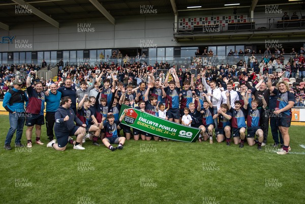 050525 - Cardiff Quins v Llanishen - U18 Bowl Final - Boys U18s Finals Day - Cardiff Quins lift the bowl