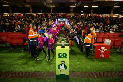 061225 - Cardiff Quins v Nelson Belles - WRU Girls U16 Hub Final - The players take the field