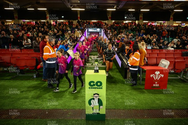 061225 - Cardiff Quins v Nelson Belles - WRU Girls U16 Hub Final - The players take the field