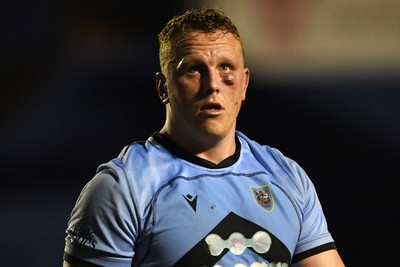 180925 - Cardiff RFC v Carmarthen Quins - Super Rygbi Cymru - Ben Fry of Cardiff leaves the field after picking up an injury