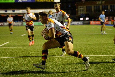 180925 - Cardiff RFC v Carmarthen Quins - Super Rygbi Cymru - Thomas Williams of Carmarthen runs in to score a try