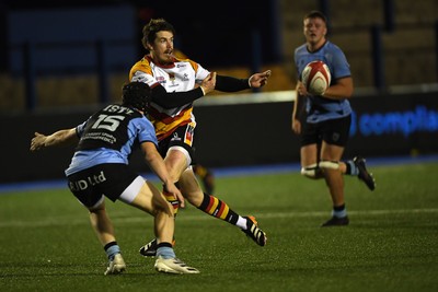 180925 - Cardiff RFC v Carmarthen Quins - Super Rygbi Cymru - Rhodri Davies of Carmarthen is challenged by Rhys Cummings of Cardiff