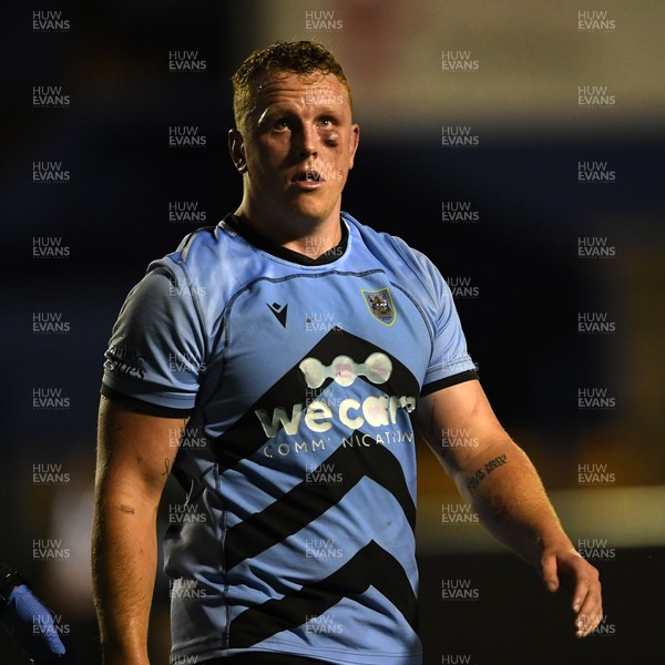 180925 - Cardiff RFC v Carmarthen Quins - Super Rygbi Cymru - Ben Fry of Cardiff leaves the field after picking up an injury