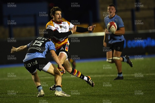 180925 - Cardiff RFC v Carmarthen Quins - Super Rygbi Cymru - Rhodri Davies of Carmarthen is challenged by Rhys Cummings of Cardiff