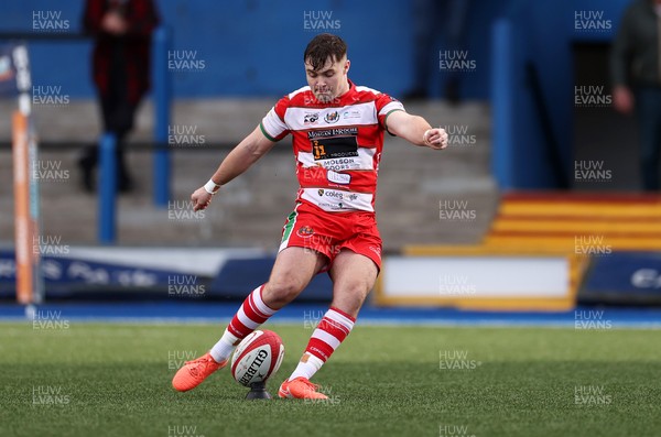 011125 - Cardiff RFC v Llandovery RFC - Super Rygbi Cymru - Steffan-Jac Jones of Llandovery kicks the conversion