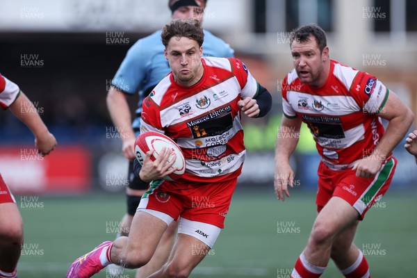 011125 - Cardiff RFC v Llandovery RFC - Super Rygbi Cymru - Tomi Lewis of Llandovery 