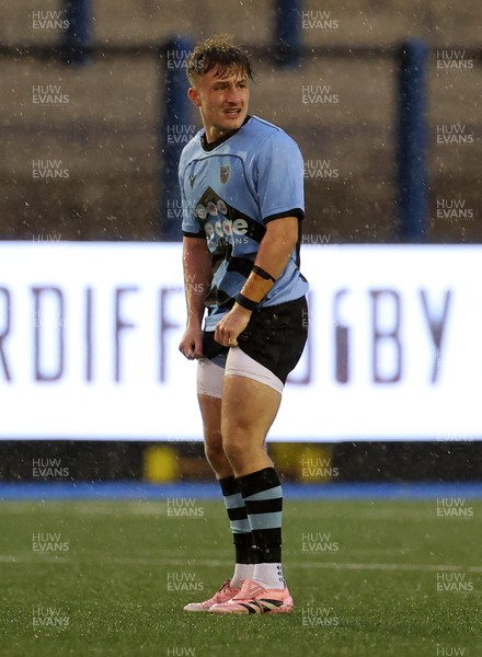 011125 - Cardiff RFC v Llandovery RFC - Super Rygbi Cymru - Ben Coomer of Cardiff 