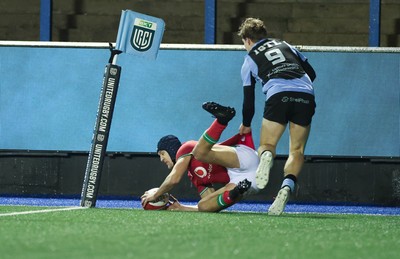 160126 - Cardiff RFC v Wales U20, Friendly match - Dylan Scott of Wales dives in to score try