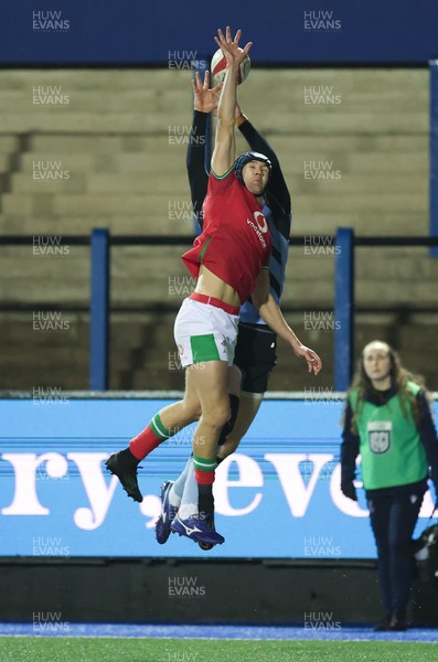 160126 - Cardiff RFC v Wales U20, Friendly match - Dylan Scott of Wales and Joe Goodchild of Cardiff RFC compete for the ball