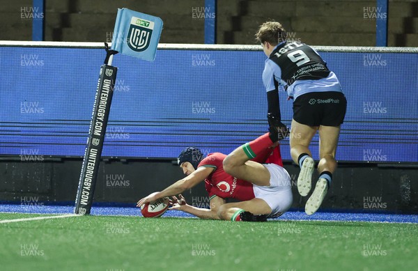 160126 - Cardiff RFC v Wales U20, Friendly match - Dylan Scott of Wales dives in to score try