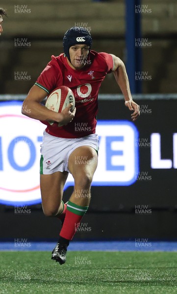 160126 - Cardiff RFC v Wales U20, Friendly match - Dylan Scott of Wales charges for the line