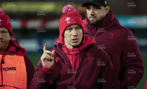 160126 - Cardiff RFC v Wales U20, Friendly match - Wales u20 head coach Richard Whiffin speaks to the players  at the end of the match