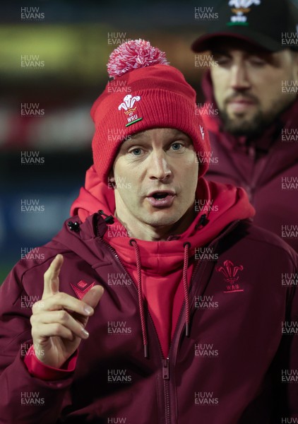 160126 - Cardiff RFC v Wales U20, Friendly match - Wales u20 head coach Richard Whiffin speaks to the players  at the end of the match