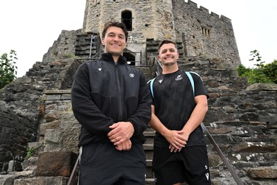 290926 - Cardiff Rugby Press Conference - Picture shows Cardiff Rugby players Callum Sheedy and Teddy Williams (left) outside Cardiff Castle in Cardiff, Wales during a press conference ahead of their sides URC match against Zebre