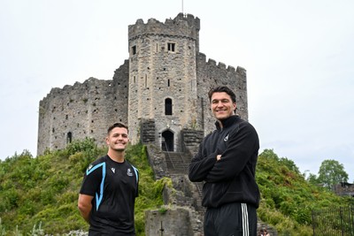 290926 - Cardiff Rugby Press Conference - Picture shows Cardiff Rugby players Callum Sheedy (left) and Teddy Williams outside Cardiff Castle in Cardiff, Wales during a press conference ahead of their sides URC match against Zebre