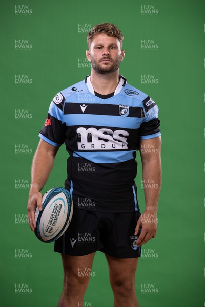 300822 - Cardiff Rugby Squad Portraits - Thomas Young