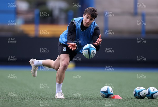 080424 - Cardiff Rugby Training - Gonzalo Bertranou 