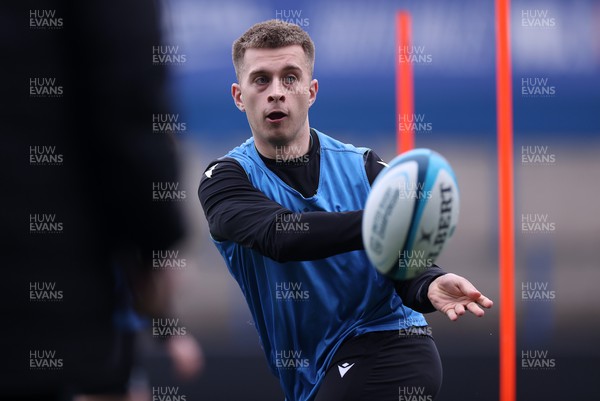 080424 - Cardiff Rugby Training - Cameron Winnett
