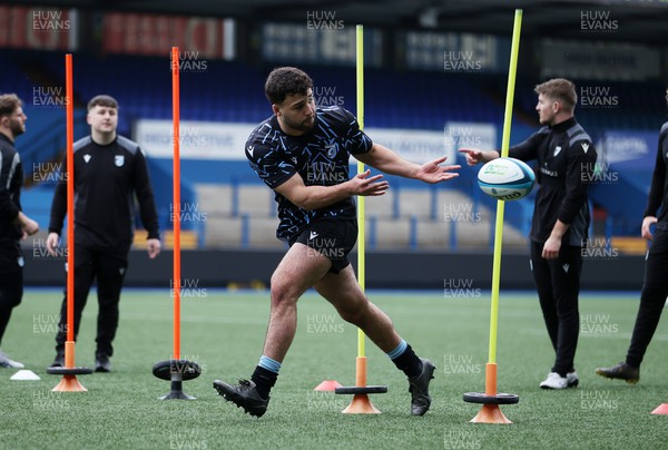 080424 - Cardiff Rugby Training - Lucas De la Rua