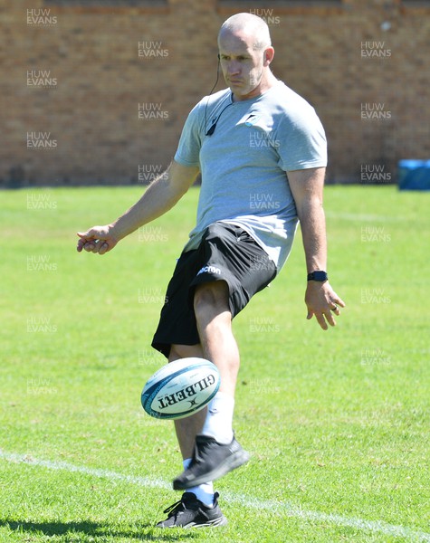 150322 - Cardiff Rugby Training, South African College High School, Cape Town - Coach Richard Hodges