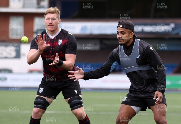 150922 - Cardiff Rugby Training - Matthew Screech and Rey Lee-Lo during training ahead of their opening home match against Munster