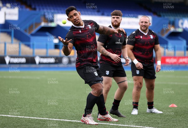 150922 - Cardiff Rugby Training - Lopeti Timani during training ahead of their opening home match against Munster