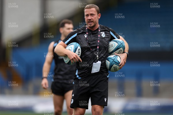 230822 - International players return to training at Cardiff Rugby - Coach Richie Rees during training