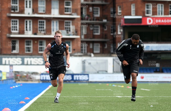 230822 - International players return to training at Cardiff Rugby - Liam Williams and Taulupe Faletau during training