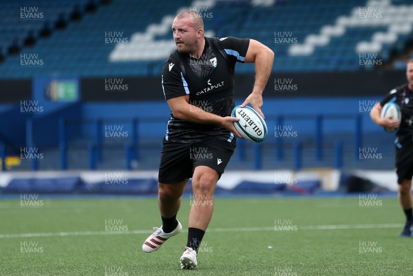 230822 - International players return to training at Cardiff Rugby - Dillon Lewis during training