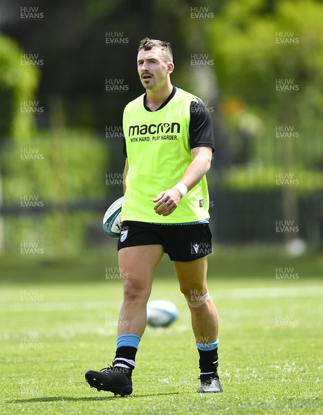 231121 - Cardiff Rugby Training - Harri Millard during training