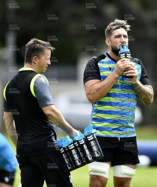 231121 - Cardiff Rugby Training - Josh Turnbull and Trystan Bevan during training