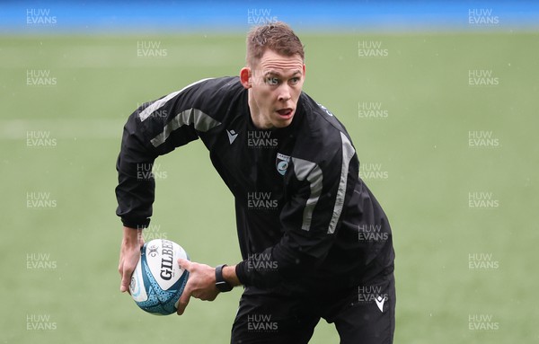 311222 - Cardiff Rugby Training Session - Liam Williams of Cardiff Rugby during training session ahead of the New Years Day clash against Ospreys