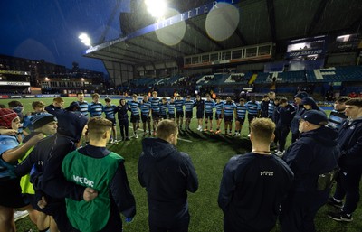 110126 - Cardiff Rugby U18s v Ospreys U18, WRU U18 Regional Age Grade Championship -  Cardiff players huddle up at the end of the match