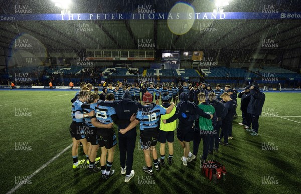 110126 - Cardiff Rugby U18s v Ospreys U18, WRU U18 Regional Age Grade Championship -  Cardiff players huddle up at the end of the match