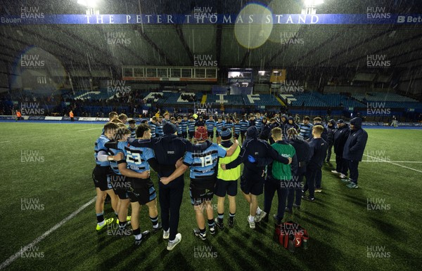110126 - Cardiff Rugby U18s v Ospreys U18, WRU U18 Regional Age Grade Championship -  Cardiff players huddle up at the end of the match