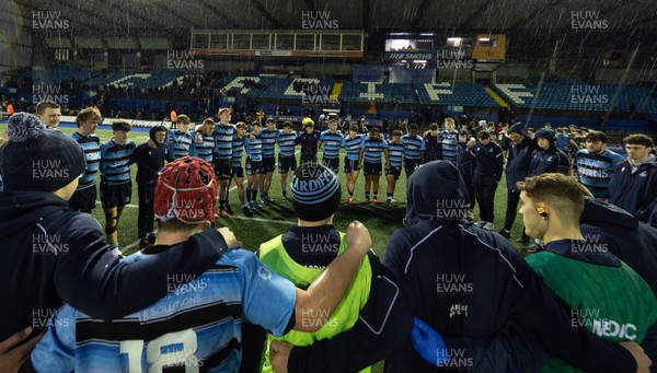 110126 - Cardiff Rugby U18s v Ospreys U18, WRU U18 Regional Age Grade Championship -  Cardiff players huddle up at the end of the match
