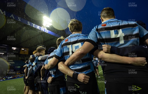 110126 - Cardiff Rugby U18s v Ospreys U18, WRU U18 Regional Age Grade Championship -  Cardiff players huddle up at the end of the match