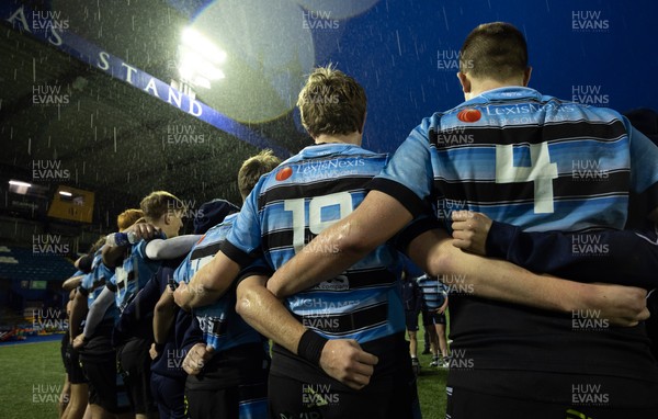 110126 - Cardiff Rugby U18s v Ospreys U18, WRU U18 Regional Age Grade Championship -  Cardiff players huddle up at the end of the match