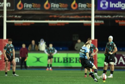 120226 - Cardiff Rugby U18 v Ospreys U18, WRU Regional Age Grade Championship Final - Fin Britton of Cardiff misses a penalty with the final kick of the match handing the win to the Ospreys