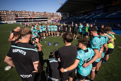 230826 - Cardiff Rugby U18 v Ospreys U18, WRU Regional Age Grade Championship - Ospreys huddle up at the end of the match