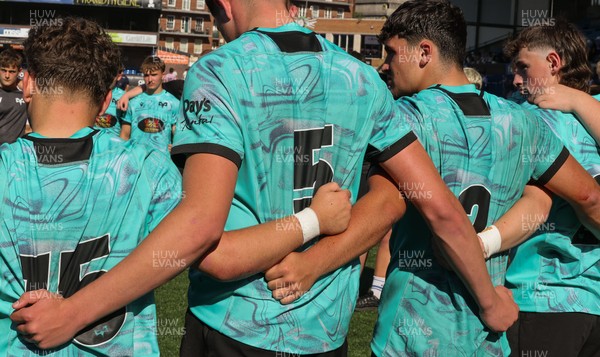 230826 - Cardiff Rugby U18 v Ospreys U18, WRU Regional Age Grade Championship - Ospreys huddle up at the end of the match