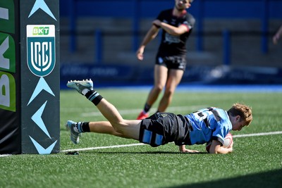 310825 - Cardiff Rugby U18s v RGC U18s - Jack Evans of Cardiff scores a try