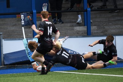 310825 - Cardiff Rugby U18s v RGC U18s - Calen Edwards of Cardiff dives over to score a try