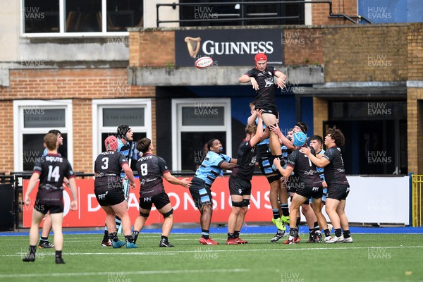 310825 - Cardiff Rugby U18s v RGC U18s - Line-out
